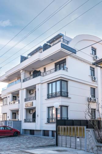 Daisy resort Novi Sad stan na dan smestaj u Jovana Hranilovica kod Novosadskog sajma i zeleznicke stanice sa balkonom parking