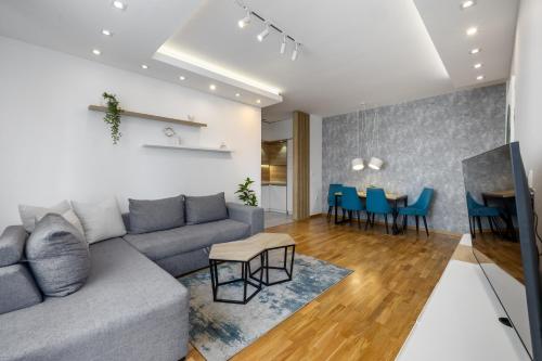 Arena BIG Luxury Apartments with free parking Novi Sad stan na dan smestaj u Lasla Gala kod Promenade sa odvojenom spavacom sobom i balkonom