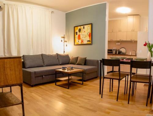 Nanas Apartment Novi Sad stan na dan smestaj kod Bulevara oslobodjenja i Sinagoge sa balkonom mikrotalasnom ves masinom