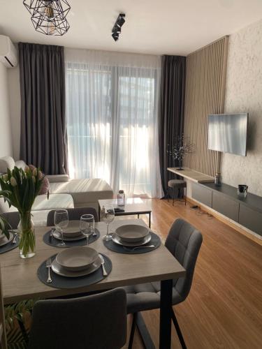 Apartment Pupin Star City Centre Novi Sad stan na dan smestaj u Pupinovoj palati sa balkonom i besplatnim parkingom