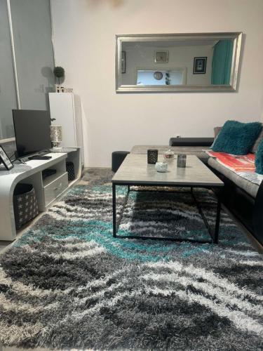 Sweet Blue Apartment Novi Sad stan na dan smestaj u Balzakovoj ulici na Limanu kod Promenade i Spensa sa terasom liftom parking