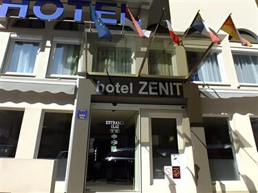 Prijatno opremljena i svetla soba u Garni Hotelu Zenit u Novom Sadu.