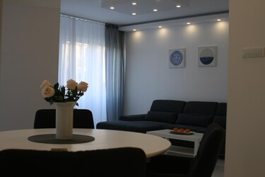 Luksuzno namešten enterijer objekta CENTRAL APARTMENT sa modernim detaljima u Novom Sadu.
