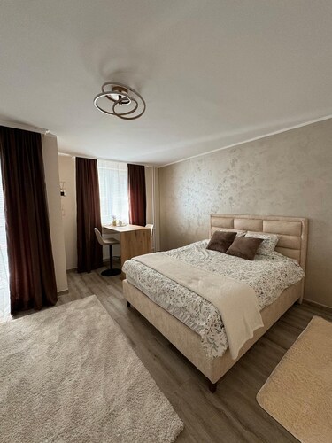 Moderno opremljen dnevni boravak u objektu Lux Apartment DC u Novom Sadu.