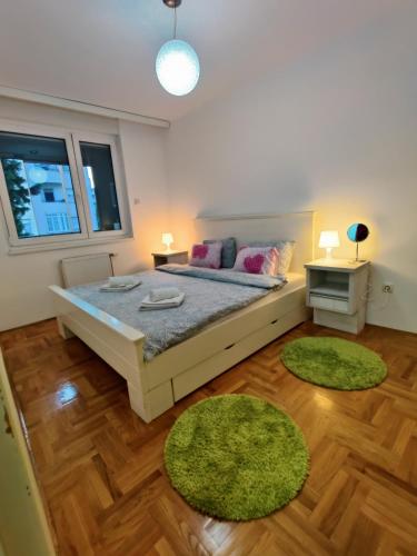 Lejla apartment Novi Sad stan na dan smestaj u Tolstojevoj na Grbavici kod Promenade sa balkonom mikrotalasnom parking